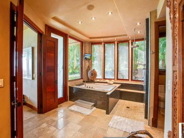 Luxury Estate Vacation Home - Golf Course Estate Near Beach